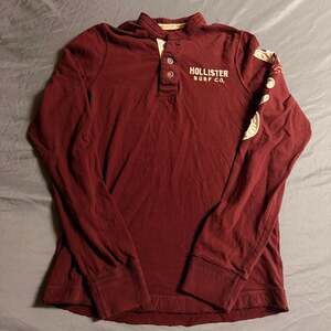 Hollister Y2K Men's Red Long Sleeve Logo Graphic Henley Shirt
